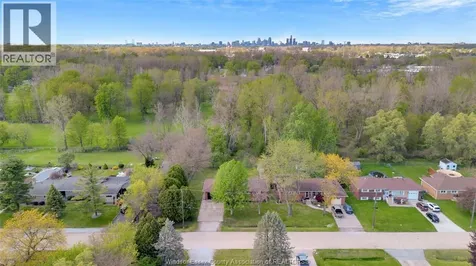 1910 Kent Street Windsor ON N9E 3R3