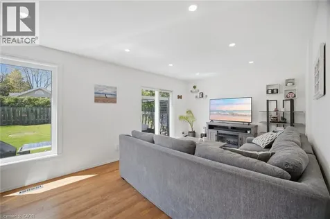 2395 Arnold Crescent Burlington ON L7P 4J2