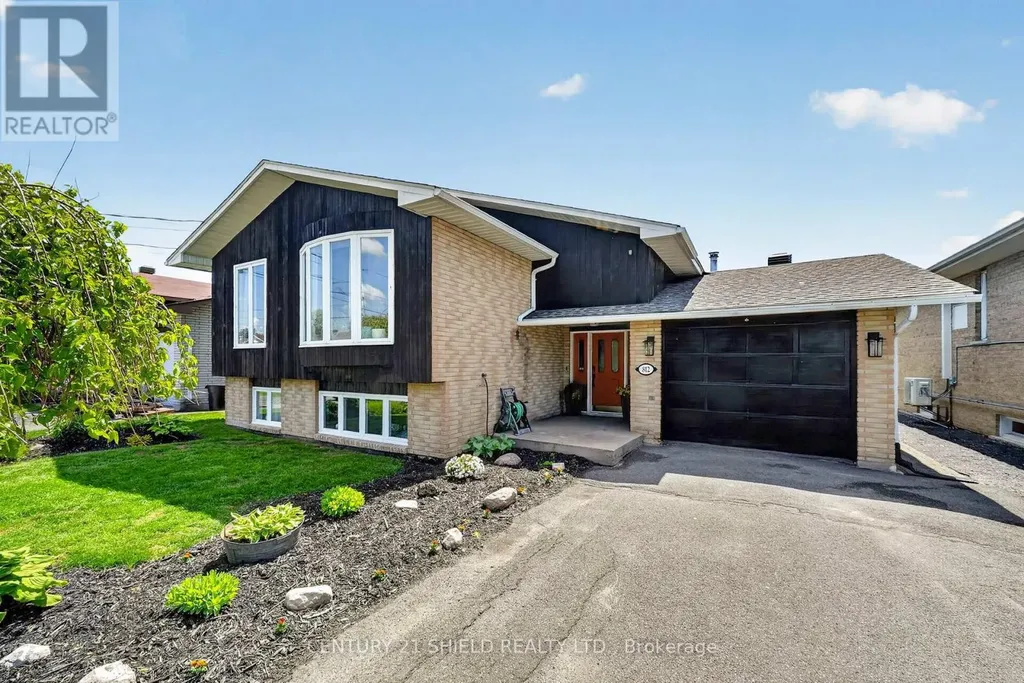 812 Briarhill Avenue Cornwall ON K6J 3N5