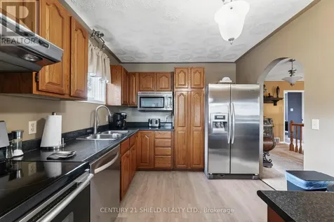 812 Briarhill Avenue Cornwall ON K6J 3N5