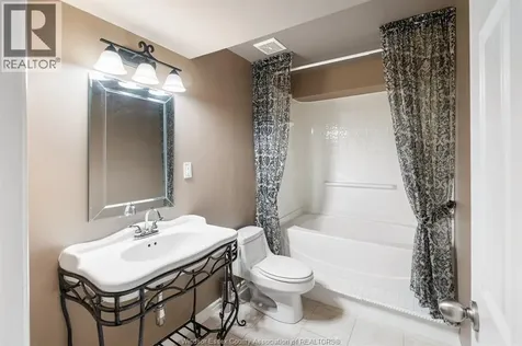 11827 Boulder Crescent Windsor ON N8P 1Z8