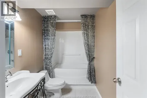 11827 Boulder Crescent Windsor ON N8P 1Z8