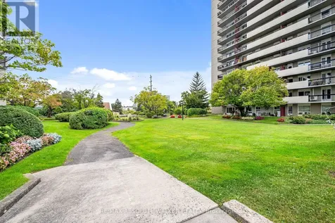 158C Mcarthur Avenue Ottawa ON K1L 8E7