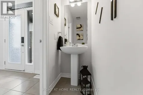 508 Roundleaf Way Ottawa ON K2V 0K1