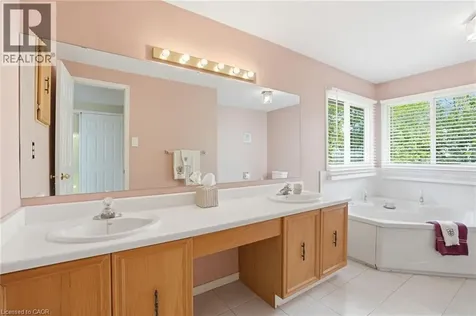 3277 Folkway Drive Burlington ON L7M 3J2