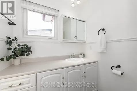 20 Mulvagh Avenue Ottawa ON K2E 6M6