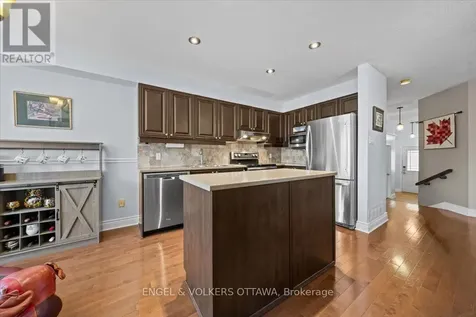 319 Hillsboro Private Ottawa ON K2M 3B2