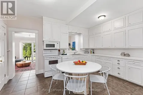 136 Oak Street Collingwood ON L9Y 2X8