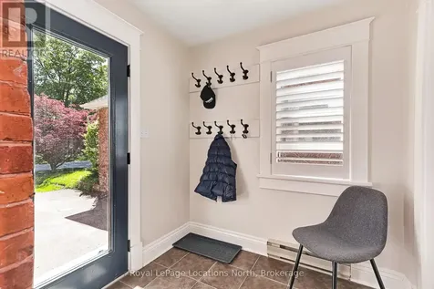 136 Oak Street Collingwood ON L9Y 2X8