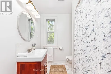 136 Oak Street Collingwood ON L9Y 2X8