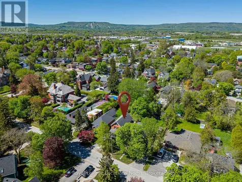 136 Oak Street Collingwood ON L9Y 2X8