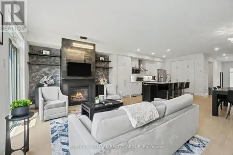 323 Wabasso Lane Ottawa ON K1T 0T2
