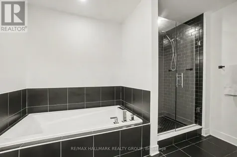 323 Wabasso Lane Ottawa ON K1T 0T2