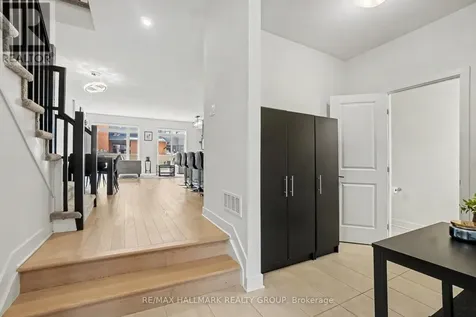 323 Wabasso Lane Ottawa ON K1T 0T2