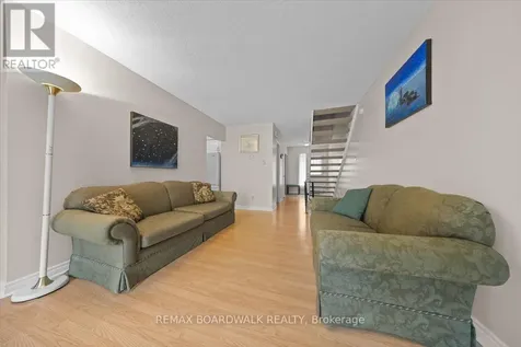 1828 Axminster Court Ottawa ON K1C 1Z4