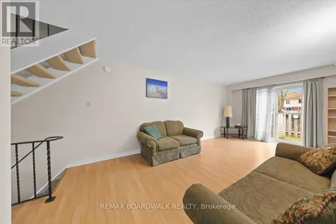 1828 Axminster Court Ottawa ON K1C 1Z4