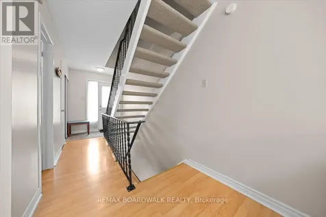 1828 Axminster Court Ottawa ON K1C 1Z4