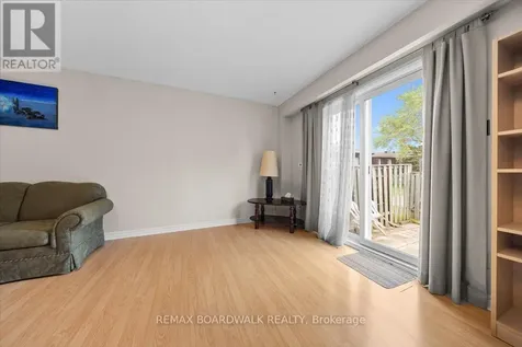 1828 Axminster Court Ottawa ON K1C 1Z4