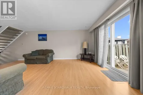 1828 Axminster Court Ottawa ON K1C 1Z4