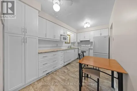 1828 Axminster Court Ottawa ON K1C 1Z4
