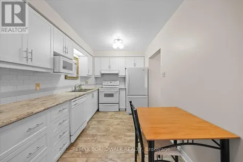 1828 Axminster Court Ottawa ON K1C 1Z4
