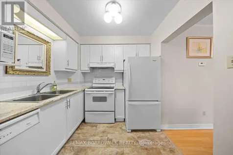 1828 Axminster Court Ottawa ON K1C 1Z4