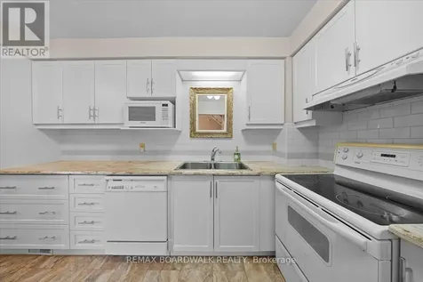 1828 Axminster Court Ottawa ON K1C 1Z4