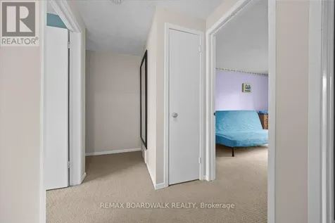 1828 Axminster Court Ottawa ON K1C 1Z4