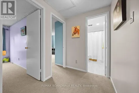 1828 Axminster Court Ottawa ON K1C 1Z4