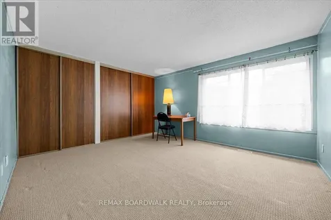 1828 Axminster Court Ottawa ON K1C 1Z4