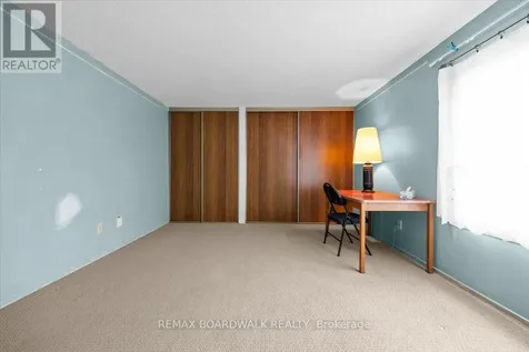 1828 Axminster Court Ottawa ON K1C 1Z4