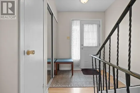 1828 Axminster Court Ottawa ON K1C 1Z4