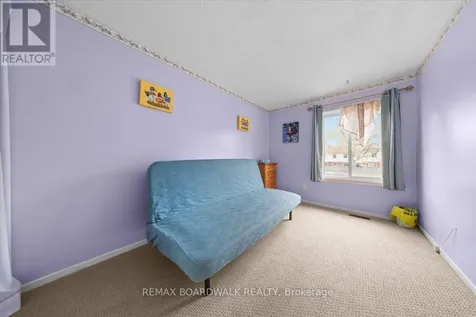 1828 Axminster Court Ottawa ON K1C 1Z4