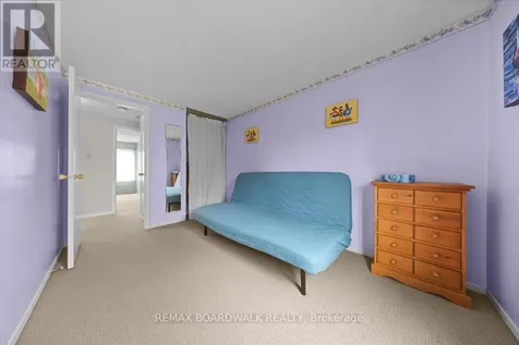 1828 Axminster Court Ottawa ON K1C 1Z4