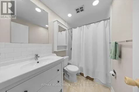 1828 Axminster Court Ottawa ON K1C 1Z4