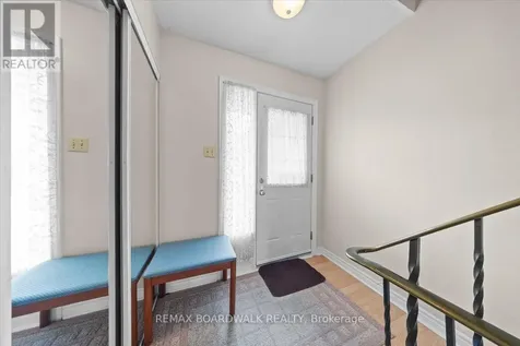 1828 Axminster Court Ottawa ON K1C 1Z4