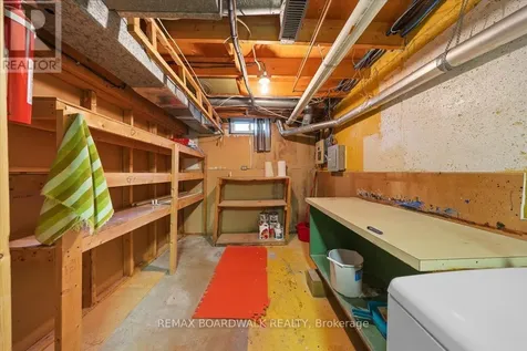1828 Axminster Court Ottawa ON K1C 1Z4