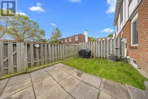 1828 Axminster Court Ottawa ON K1C 1Z4