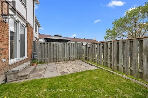 1828 Axminster Court Ottawa ON K1C 1Z4