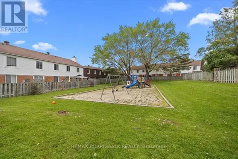 1828 Axminster Court Ottawa ON K1C 1Z4