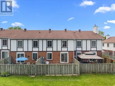1828 Axminster Court Ottawa ON K1C 1Z4