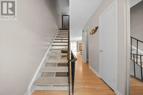 1828 Axminster Court Ottawa ON K1C 1Z4