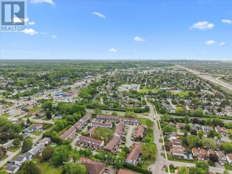 1828 Axminster Court Ottawa ON K1C 1Z4