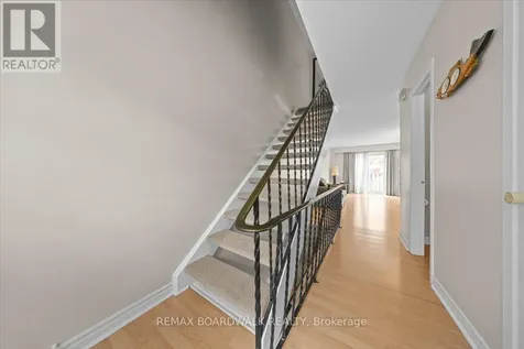 1828 Axminster Court Ottawa ON K1C 1Z4