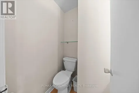 1828 Axminster Court Ottawa ON K1C 1Z4