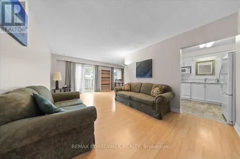 1828 Axminster Court Ottawa ON K1C 1Z4