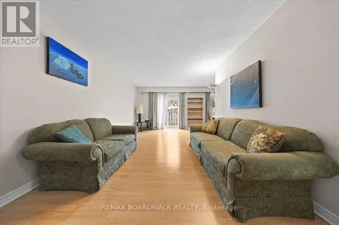 1828 Axminster Court Ottawa ON K1C 1Z4