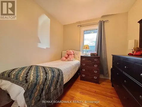 625 Clarke Avenue Ottawa ON K1K 0Y6