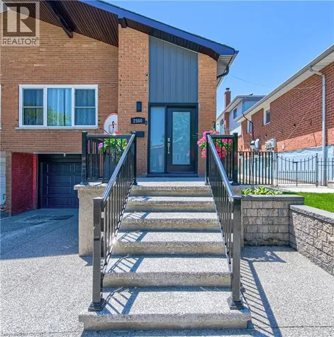 2560 Palisander Avenue Mississauga ON L5B 2L2