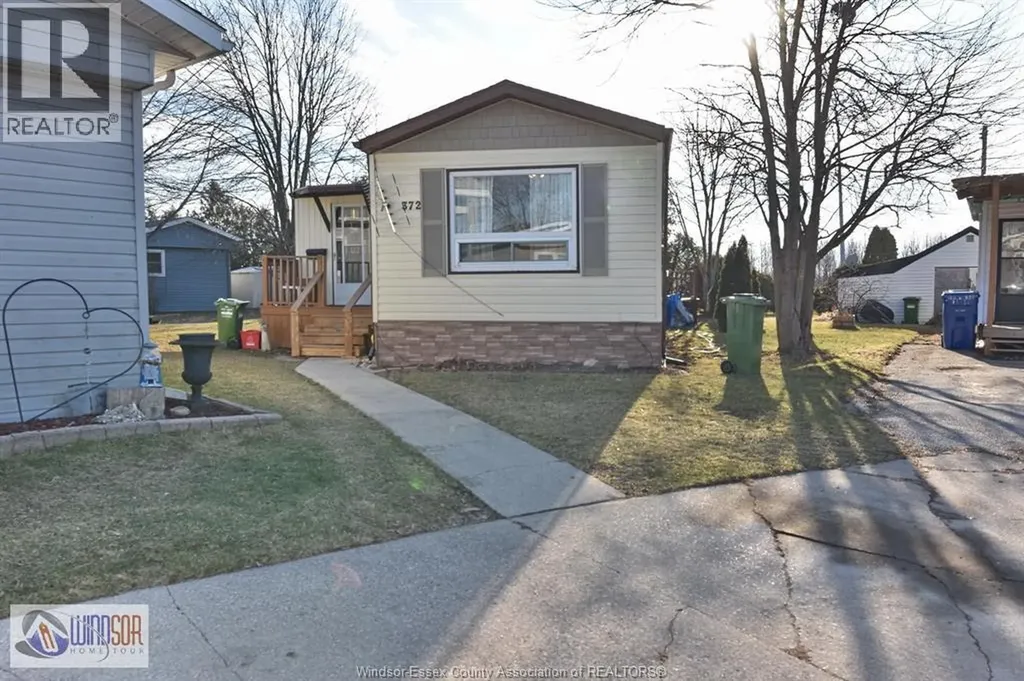 327 Regent Court Essex ON N8M 2Z2